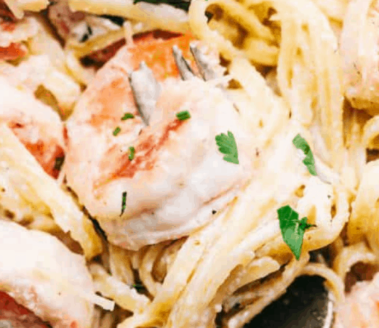 Creamy Garlic Shrimp Alfredo Pasta
