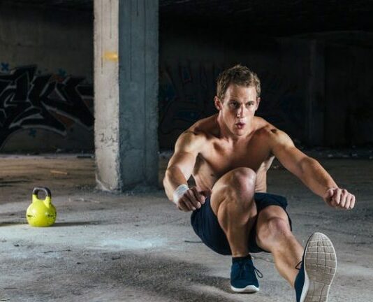 Military training plan at home: strength and resistance in each routine