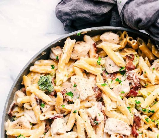 Cheesy Chicken, Bacon and Broccoli Ranch Pasta